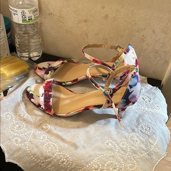 Dream Pairs Colorful Floral Heels - Picture 4 of 5